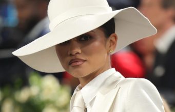 The 2 Products Used to Get Zendaya’s ‘90s Lip Look at the
Met Gala